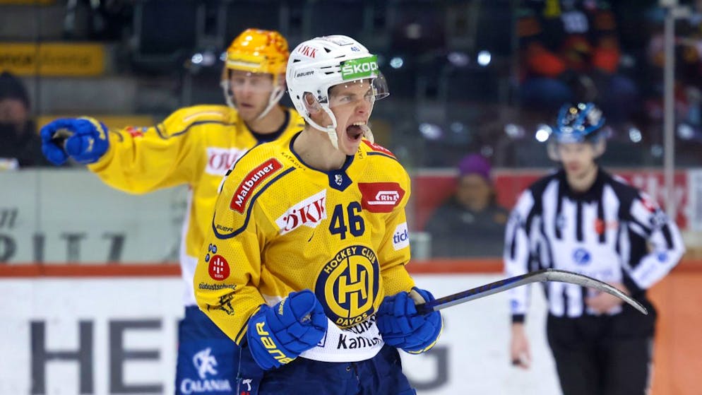 Hier freut sich der Davoser Dominik Egli über sein Führungstor zum 3:2 in Bern gegen den SCB