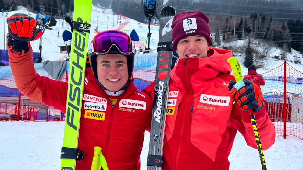 Livio Hiltbrand und Lenz Hächler jubeln über den Doppelsieg im Super-G.