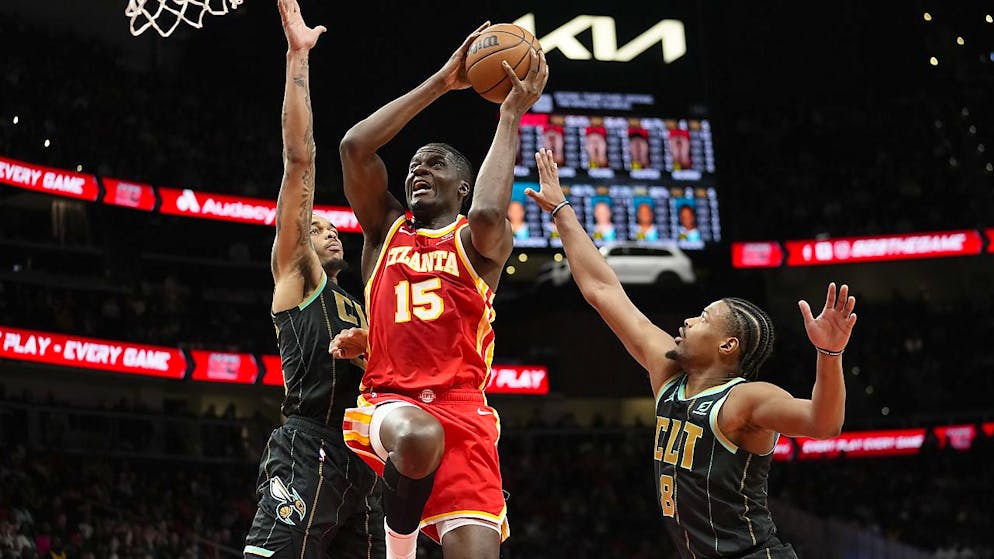 Atlantas Clint Capela zieht unwiderstehlich zum Korb.