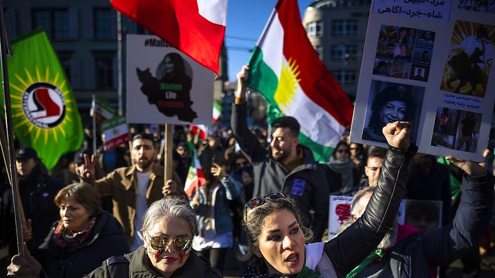 Una manifestazione a sostegno delle donne iraniane a Zurigo, lo scorso 7 gennaio (foto d'archivio)