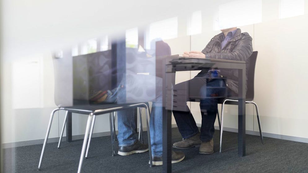 Die Regionalen Arbeitsvermittlungsstellen unterstützen Ukrainer*innen bei der Stellensuche. Rund 15 Prozent gehen einer bezahlten Arbeit nach, viel mehr hätten gern einen Job.(Symbolbild aus dem RAV Thun).