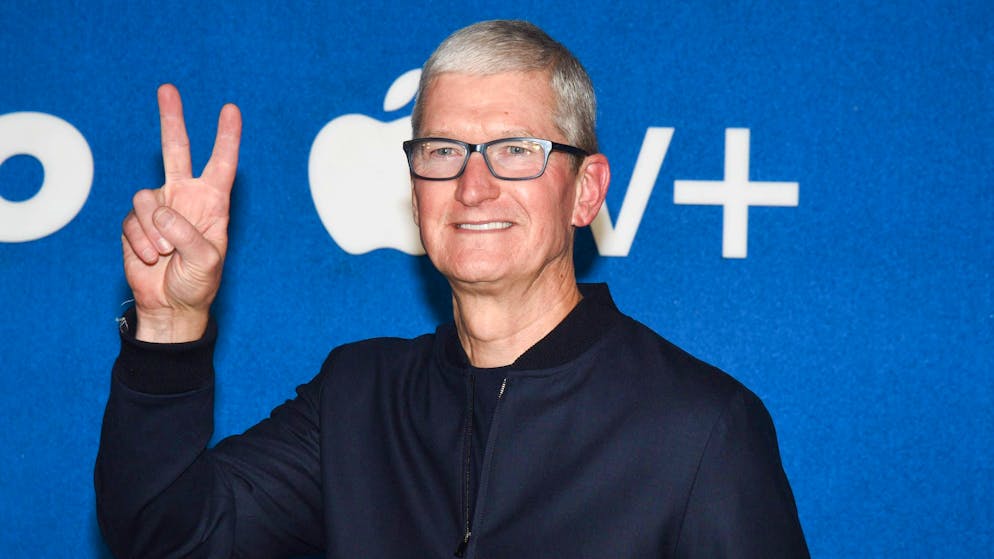 Noch trägt Apple-Chef Tim Cook eine normale Brille.