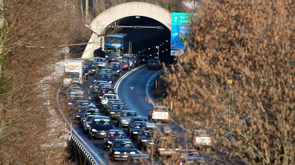 Der Hondrichtunnel bei Spiez ist ein Nadelöhr für Wintersportler*innen. Die Autobahn führt zum Autoverlad Lötschberg und zu den Skigebieten in den Berner sowie Walliser Alpen.