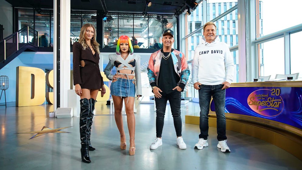 Jury-Kollegin Krasavice disst Bohlen: «Mein Arsch hat mehr Relevanz als jeder deiner Superstars». Einig sind sich die beiden aber nicht immer. Hier sieht man die komplette Jury: Leony, Katja Krasavice, Pietro Lombardi und Dieter Bohlen (v.l.n.r.). 