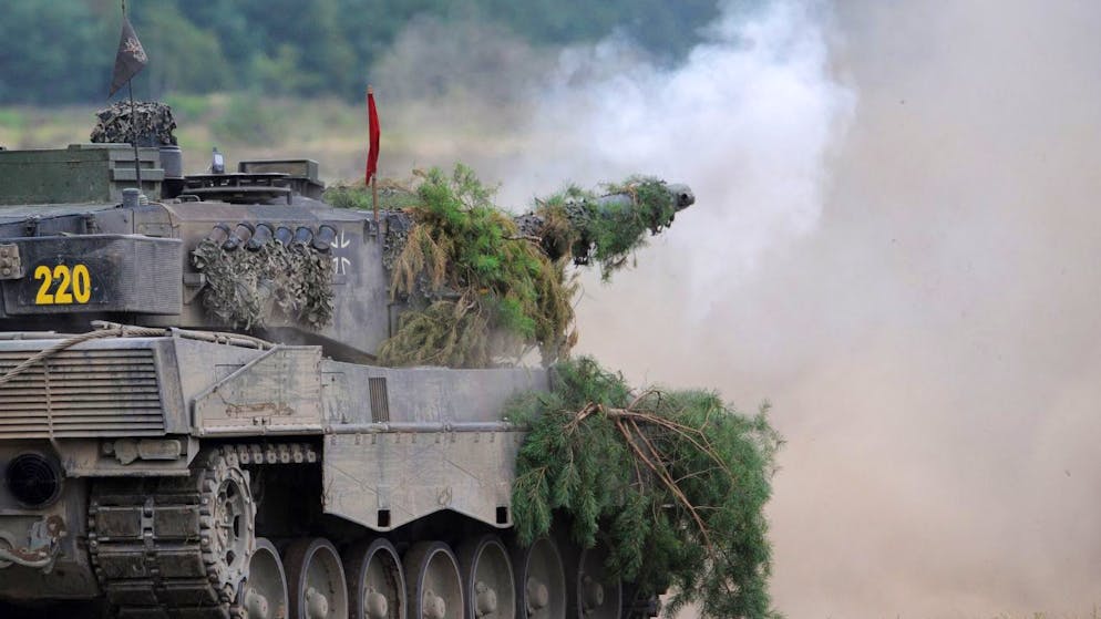 ARCHIV - Ein Panzer Leopard 2A6 des Panzerlehrbataillones 93 der deutschen Bundeswehr. Foto: Ralf Hirschberger/dpa