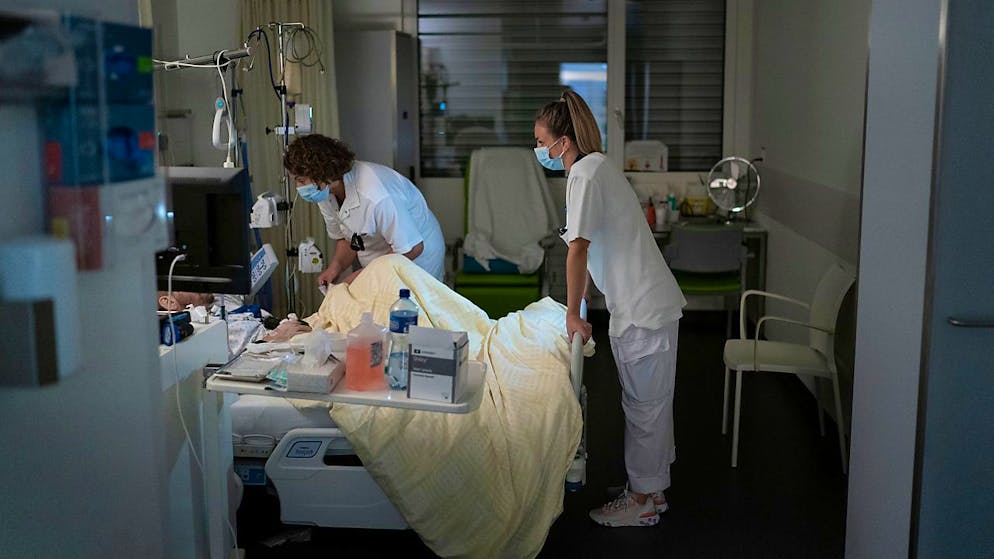 Les conditions de travail du personnel infirmier doivent être améliorées. Le Conseil fédéral pose les jalons de la 2e étape de l'initiative sur les soins infirmiers (archives).