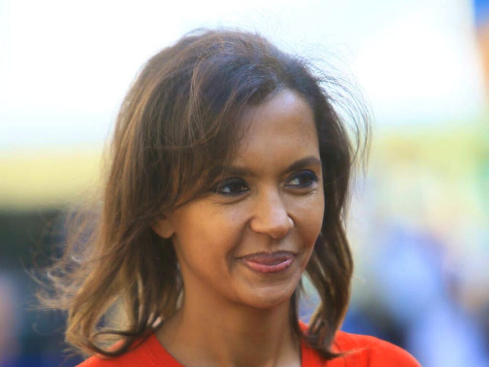 Les arnaques utilisant l'identité de stars sont de plus en plus nombreuses, et Karine Le Marchand en a encore été victime.