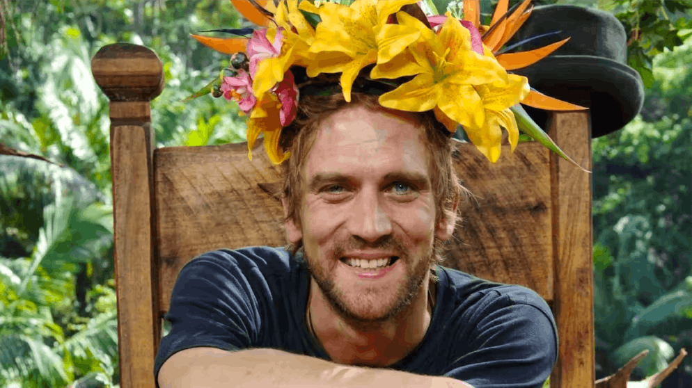 Dschungelkönig*in – und dann? Das wurde aus den bisherigen Sieger*innen. 2010 fand das «Dschungelcamp» ein weiteres Mal nicht statt. Der Grund dafür waren, laut RTL, die schwachen Werbebuchungen. Ein Jahr später wurden aber wieder Käfer gefressen: Am erfolgreichsten tat dies Ex-«GZSZ»-Star Peer Kusmagk. Danach wurde der Berliner längere Zeit nicht mehr in der Öffentlichkeit gesehen. Bis er 2016 für die ...