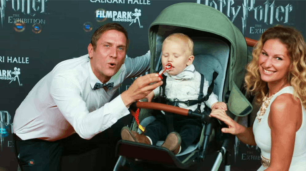 Dschungelkönig*in – und dann? Das wurde aus den bisherigen Sieger*innen. ... Nackedei-Sause «Adam sucht Eva – Promis im Paradies» bei RTL  die Hüllen fallen liess. Im Rahmen der Sendung lernte er die Surferin Janni Hönscheid kennen und lieben. Inzwischen haben die beiden drei Kinder und sind, momoll, nach wie vor zusammen.