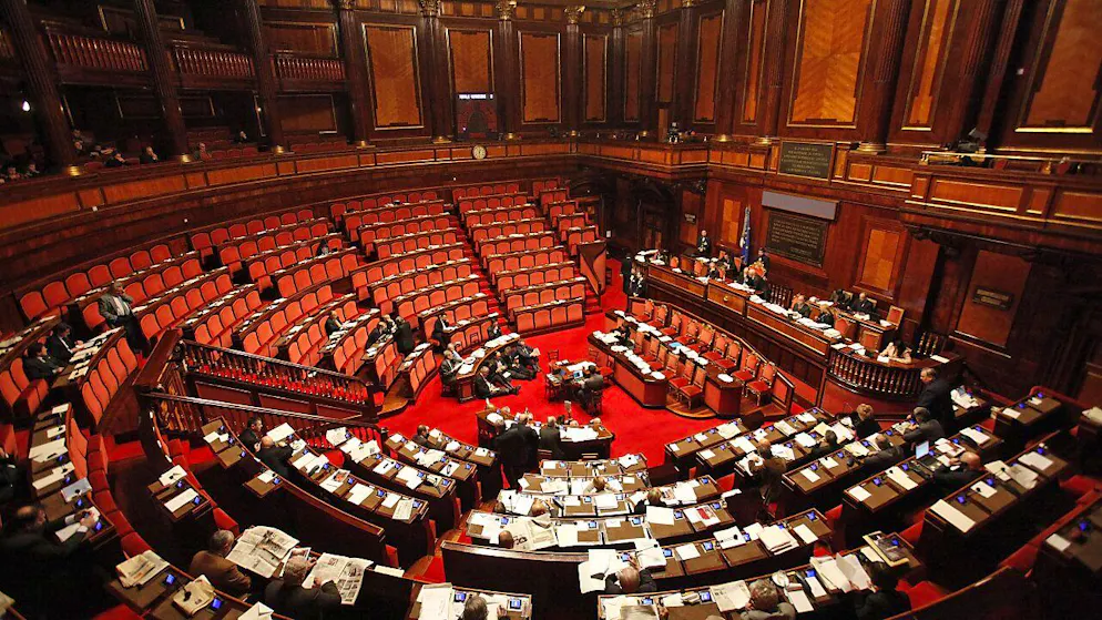 Ma lui nega. Bufera in Italia: un senatore è accusato da una donna di violenza sessuale