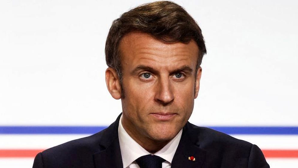 Les candidats favorables au duo Emmanuel Macron et Gabriel Attal, sous la bannière Ensemble, qui ne recueillaient que 18% d'intentions de vote dans le sondage de lundi, font un bond à 22%, tout en restant derrière les deux autres blocs.