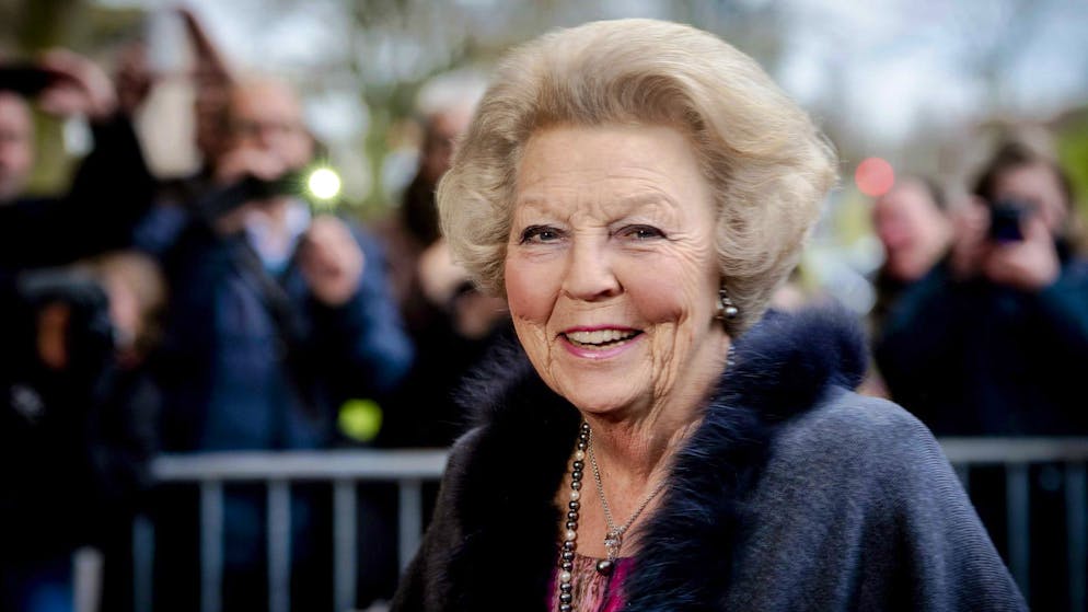 Die ehemalige niederländische Königin, Prinzessin Beatrix hat sich beim Skifahren verletzt.