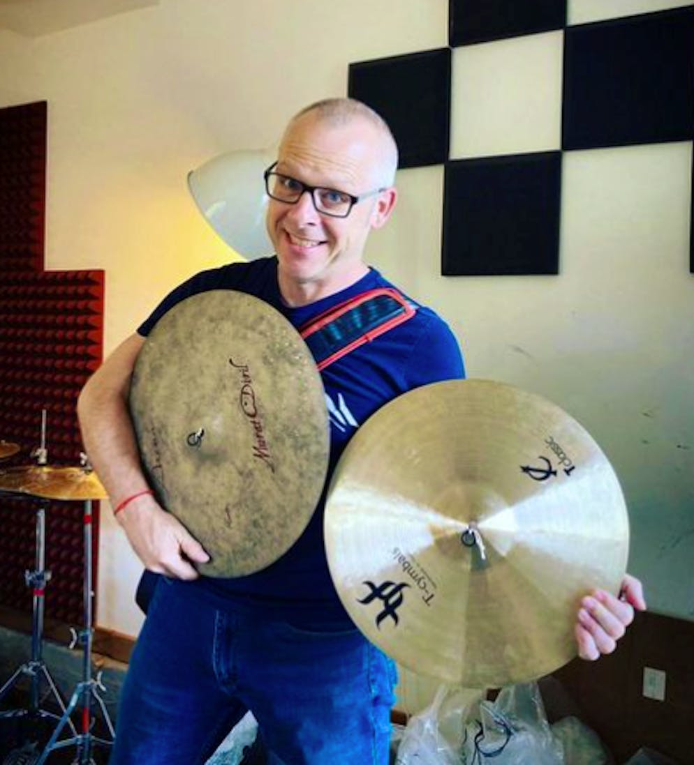 Beyoncé bricht Grammy-Rekord – Grammy für Album mit Schweizer Soundmischer. ... wurde vom Aargauer Toningenieur Reto Peter gemischt, der seit mehr als 30 Jahren in Kalifornien lebt.