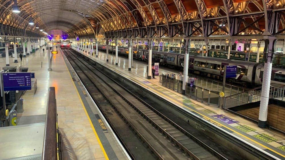 «Winter des Unmuts»: Hunderttausende Briten streiken - Gallery. Leere Bahnsteige im Londoner Bahnhof Paddington: Auch die Eisenbahner streiken.