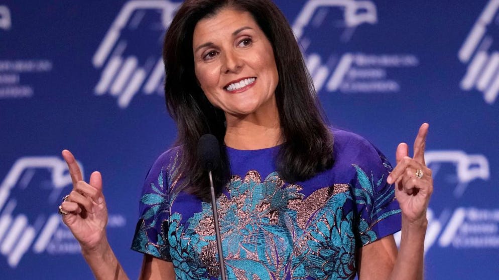 ARCHIV - Nikki Haley, ehemalige UN-Botschafterin, zieht möglicherweise in den US-Präsidentschaftswahlkampf. Foto: John Locher/AP/dpa