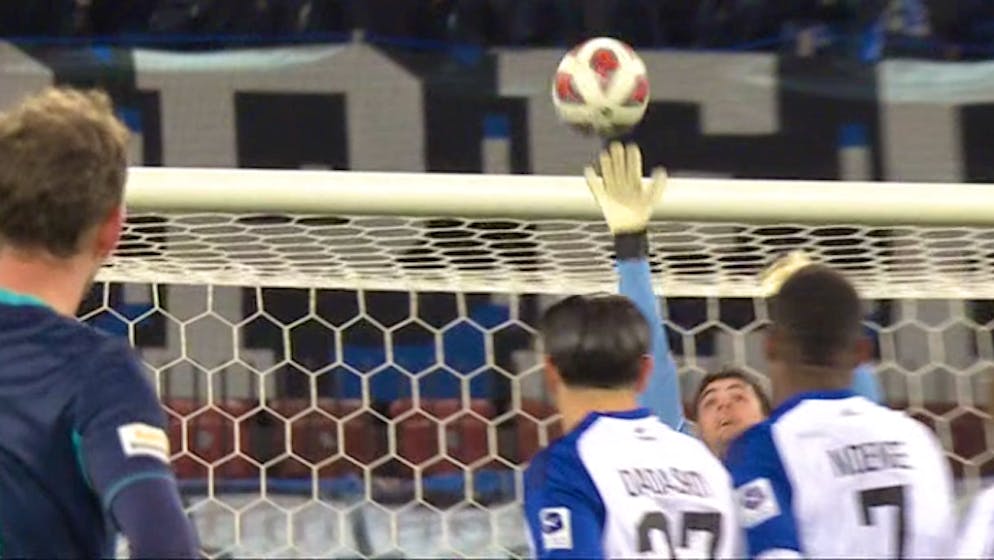 GC-Goalie Hammel ist zur Stelle.