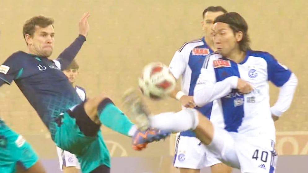 Frei im Zweikampf mit Kawabe.