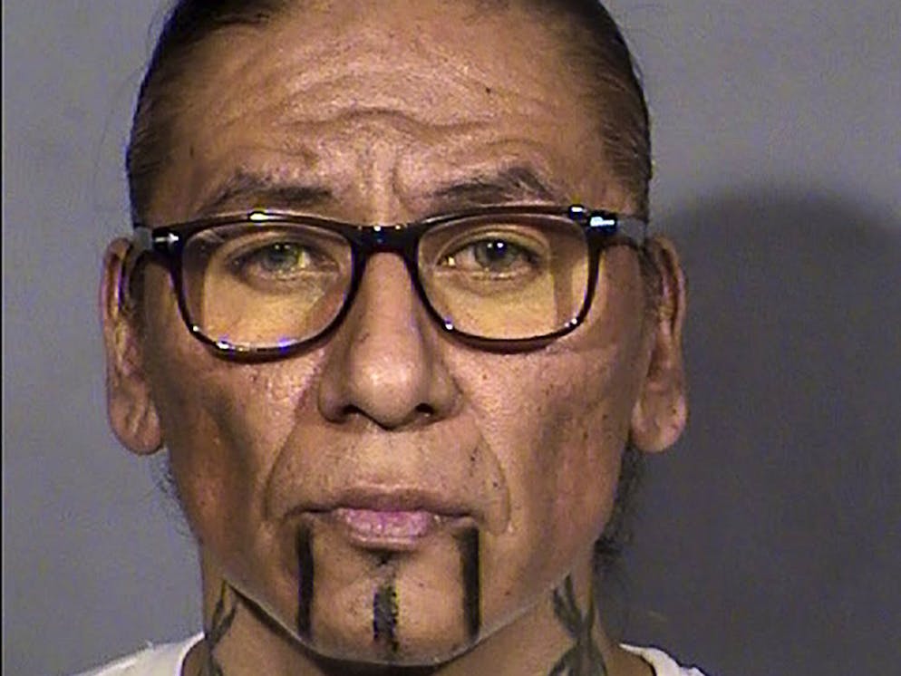 Ex-Schauspieler Nathan Chasing Horse nutzte seine Stellung als Heiler und Sektenführer aus, um um junge indigene Mädchen zu missbrauchen..