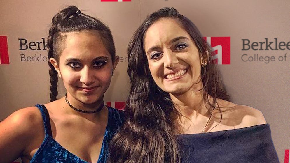 Beyoncé bricht Grammy-Rekord – Grammy für Album mit Schweizer Soundmischer. Die beiden Töchter der Renolds, Sharon (links) und Lydia , waren mit dem ...