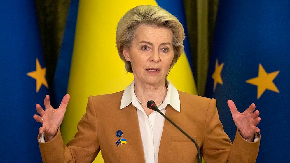 EU-Kommissionspräsidentin Ursula von der Leyen spricht in Kiew bei einer gemeinsamen Pressekonferenz mit dem ukrainischen Präsident Selenskyj. Foto: Efrem Lukatsky/AP/dpa