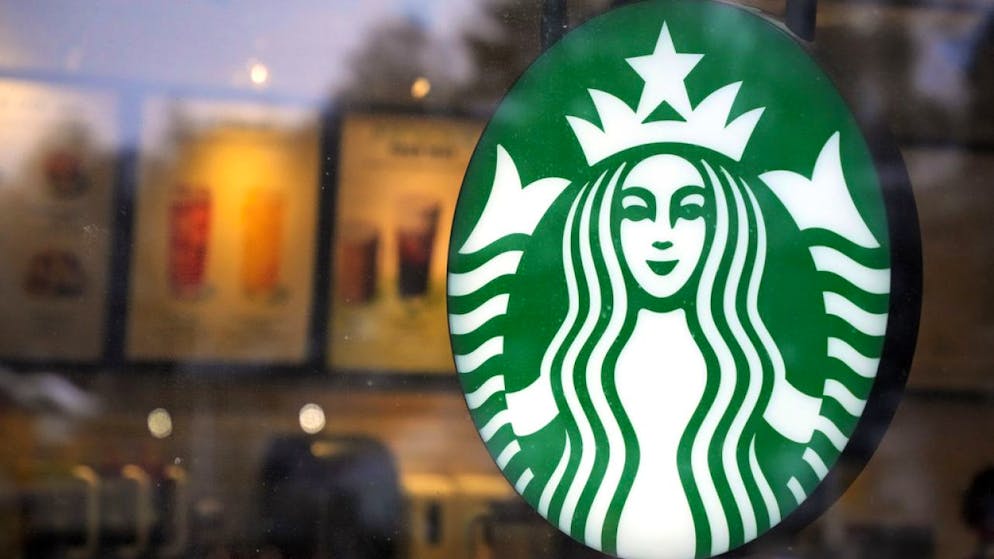 Insgesamt erhöhte Starbucks die konzernweiten Verkäufe zwar. Dennoch verfehlte der Café-Riese die Markterwartungen. (Archivbild)