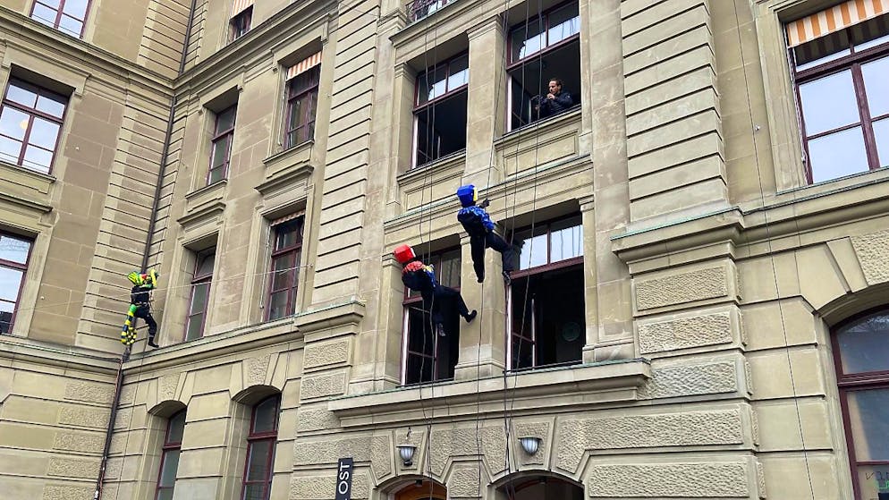 Professionelle Tänzerinnen der Tanzkompanie Öff Öff proben am Freitagnachmittag mit Greenpeace eine artistische Kundgebung auf dem Berner Progr.