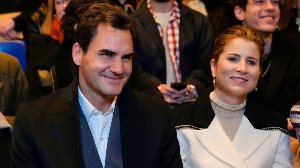Roger Federer und seine Ehefrau Mirka Federer bei der Präsentation der Chanel Haute Couture Frühjahr-Sommer Kollektion 2023.