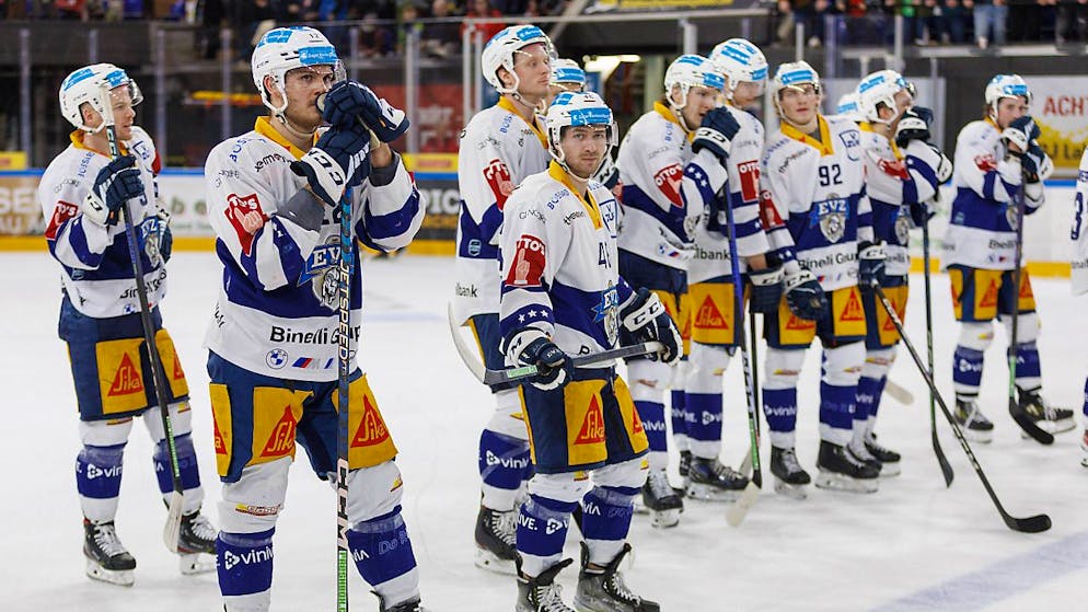 Lange Gesichter beim Schweizer Meister: Der EV Zug kassiert am Samstag die vierte Niederlage am Stück