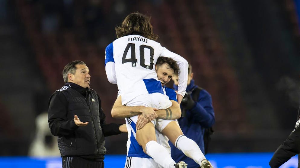 Hayao Kawabe bejubelt mit Dominik Schmid den Siegtreffer gegen Basel