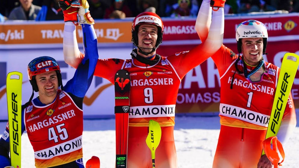 Eine Premiere: Ein Grieche und zwei Schweizer auf dem Slalom-Podest von Chamonix.