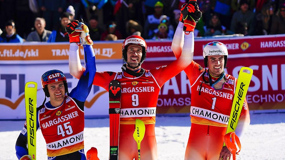 Dritter Slalom-Sieg für Ramon Zenhäusern - Gallery. Ein Podest mit Seltenheitswert: Sieger Ramon Zenhäusern flankiert von AJ Ginnis (links) und Daniel Yule