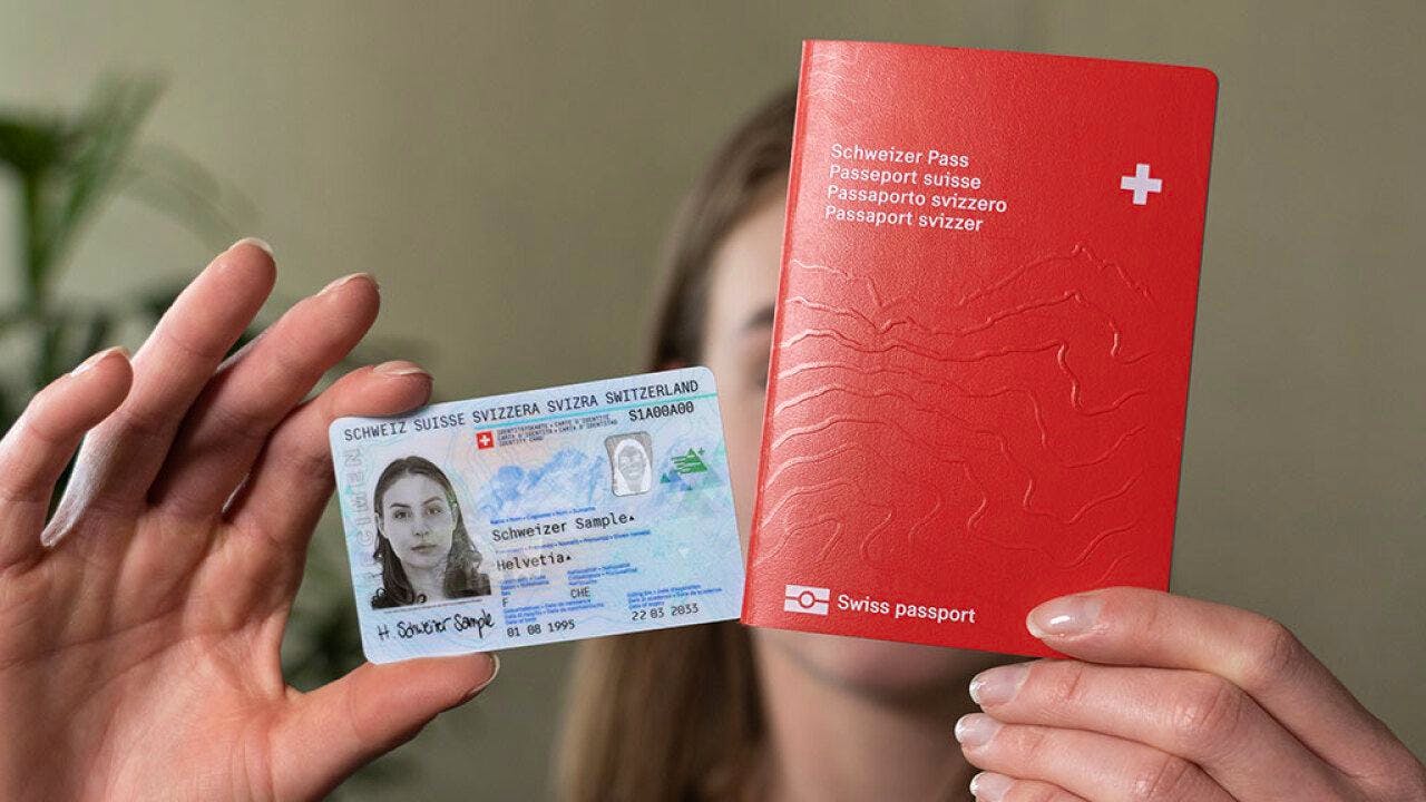 Voilà Ce Qui Change. La Nouvelle Carte D'identité Suisse Arrive Dès Le ...