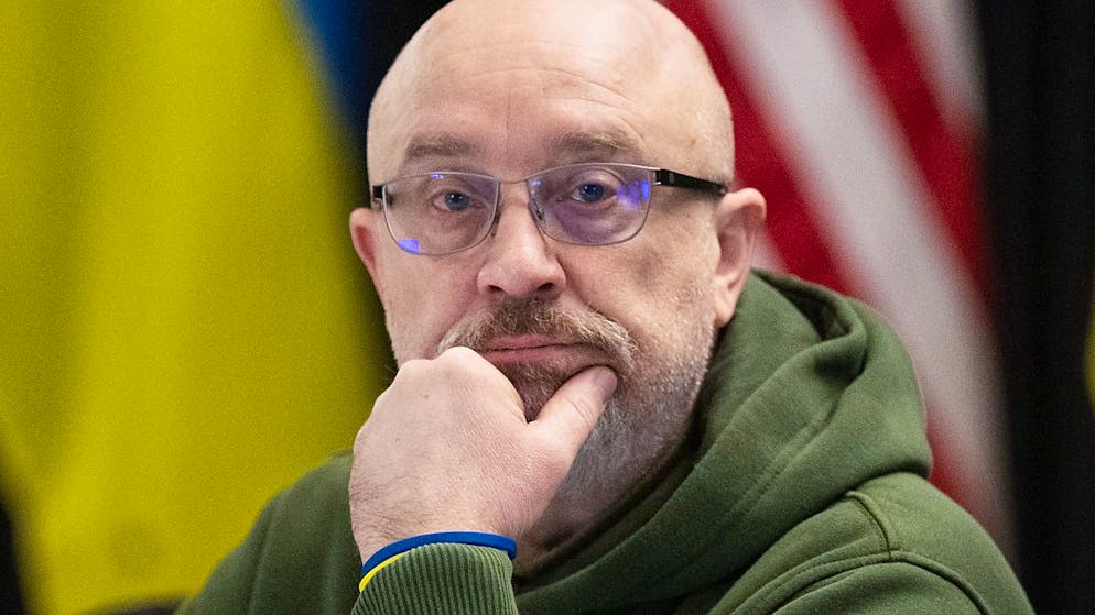 Der ukrainische Verteidigungsminister Olexij Resnikow war wegen überteuerter Lebensmittelkäufe für die Armee in die Kritik geraten. Foto: Boris Roessler/dpa