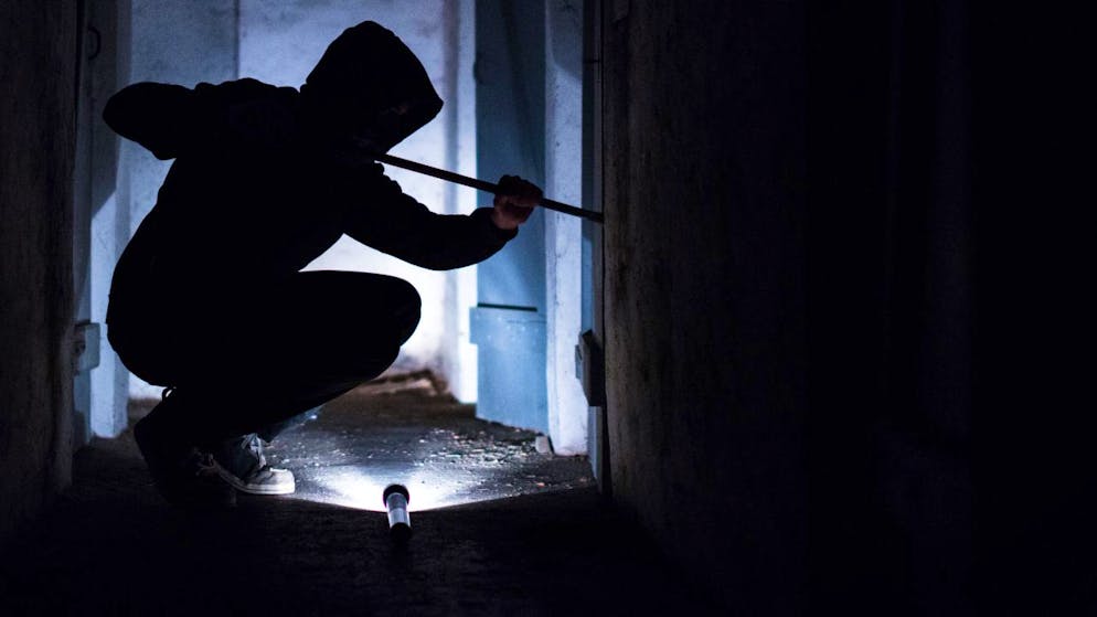 Unbekannte Täter brachen in mehrere Geschäftslokale in Sarnen ein. (Symbolbild)