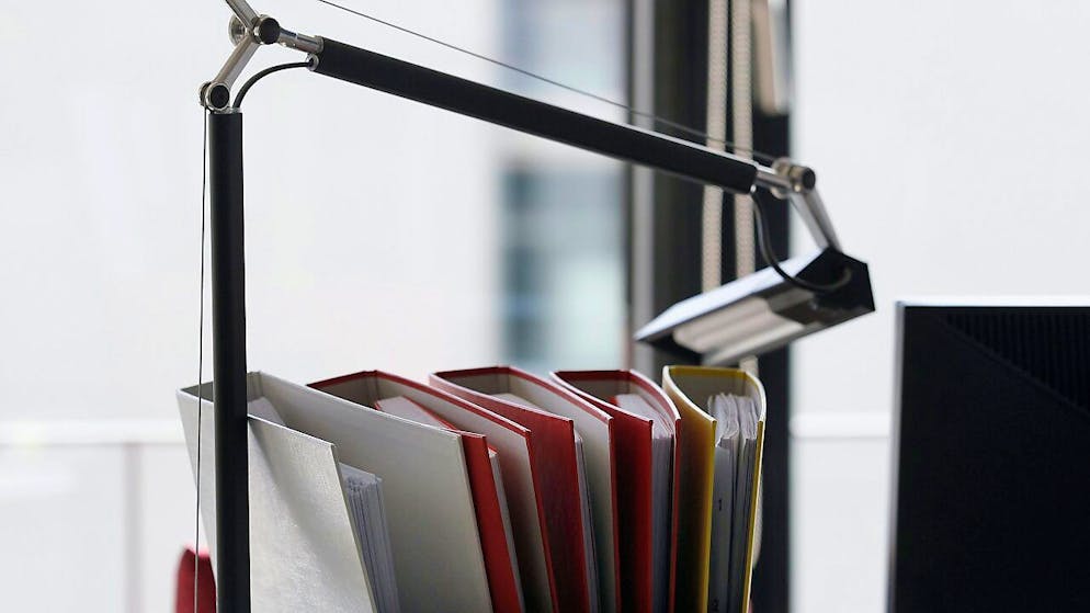 Die Arbeitsweise des Gemeinderats von Chénens FR soll in einer Administrativuntersuchung beleuchtet werden. (Symbolbild)