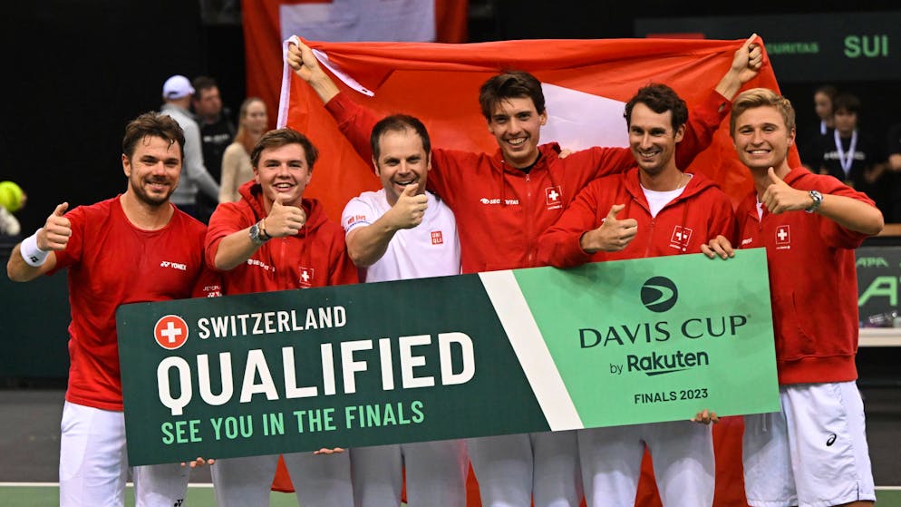 Die Schweizer Spieler um Stan Wawrinka (l.) freuen sich in Trier über den Sieg im Davis-Cup-Qualifier gegen Deutschland