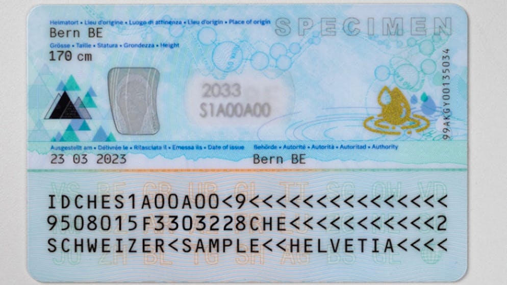 Neue ID ab März. Einige Sicherheitselemente sollen in der Karte standardisiert enthalten sein. Andere werden, laut Angaben des Fedpols bei der Personalisierung hinzugefügt.