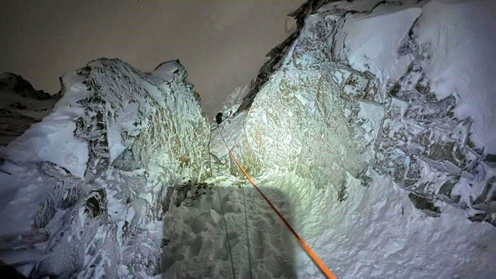 Die Rega und zwei Bergretter des SAC konnten am Wochenende drei Alpinisten im Berner Oberland retten.