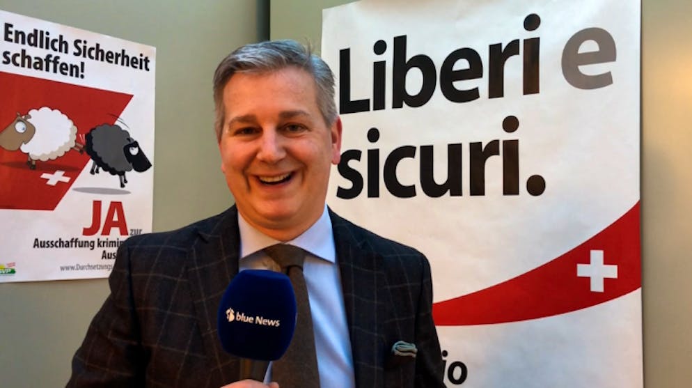 L'UDC spende oltre 4,5 milioni di franchi per la campagna elettorale. Secondo le previsioni, l'UDC di Marco Chiesa rimarrà probabilmente la forza più forte. nell'ultimo barometro elettorale della SSR, ha ottenuto il 27,1% dei voti (+1,5%).