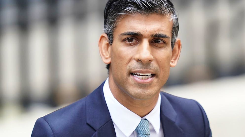 ARCHIV - Rishi Sunak, Premierminister von Großbritannien, spricht vor 10 Downing Street. Foto: James Manning/PA Wire/dpa