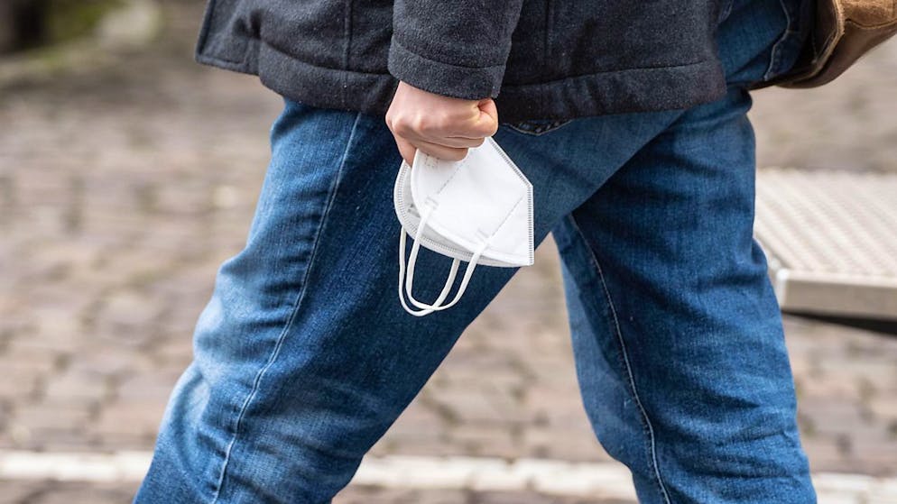 ARCHIV - In zahlreichen Ländern wird nach und nach die Maskenpflicht abgeschafft. Auch Spanien zieht nun nach. Foto: Frank Rumpenhorst/dpa