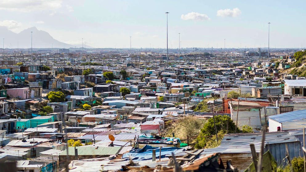 In den Townships von Südafrika können sich viele Menschen den Internetzugang am Tag nicht leisten.