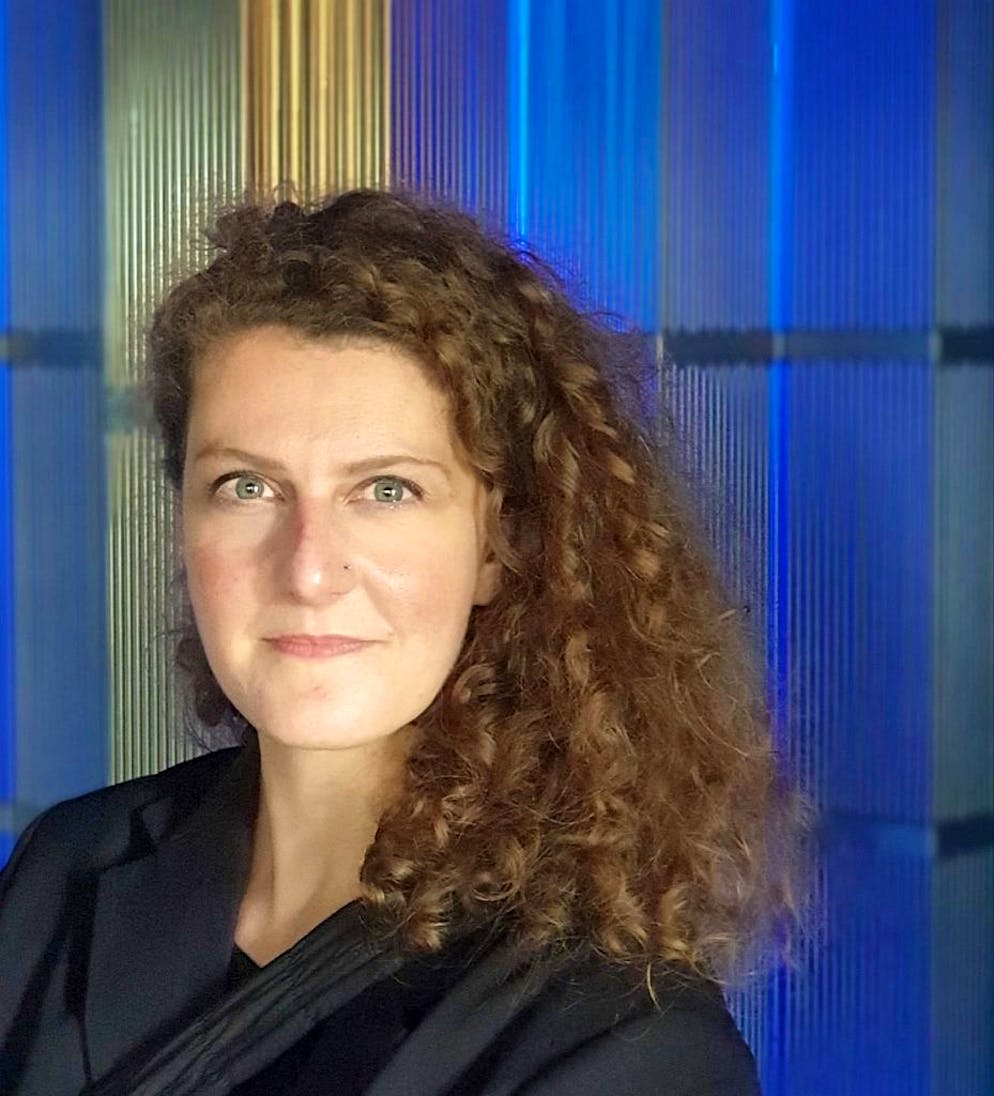 Können KI-Werke als Kunst gelten?. Dr. Yvonne Schweizer arbeitet an dem Institut für Kunstgeschichte der Universität Bern. 