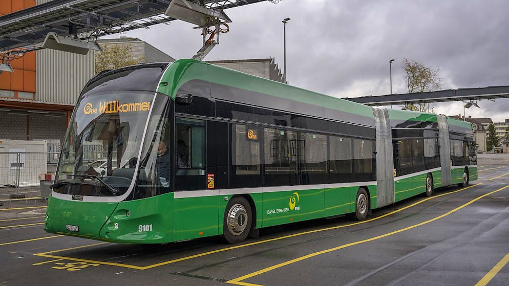 Die BVB müssen für die provisorische Elektrobus-Garage in der Messehalle 3 nun weniger zahlen.