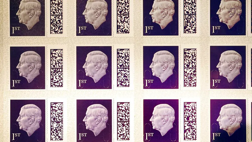 Regno Unito. Re Carlo senza corona sul primo francobollo che lo raffigura