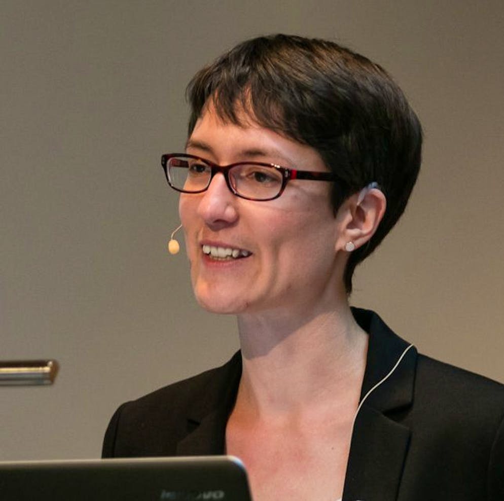 Können KI-Werke als Kunst gelten?. Auch ihre Kollegin Dr. Sonja Gasser unterrichtet an der Universität Bern, ihr Fokus liegt dabei auf dem Fach «Digital Humanities». 