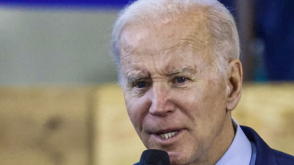 US-Präsident Joe Biden hat nach eigenen Angaben "noch nicht endgültig" über eine erneute Präsidentschaftskandidatur entschieden. Er tendiere zwar in diese Richtung, sagte der 80-jährige Demokrat am Mittwoch dem US-Fernsehsender PBS NewsHour. (Archivbild)