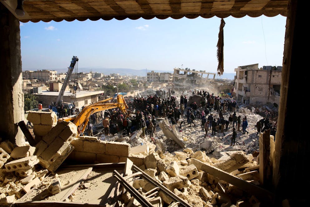 Ausrüstung, wie hier ein Bagger in Jenderis, gibt es in den betroffenen Gebieten in Syrien kaum.