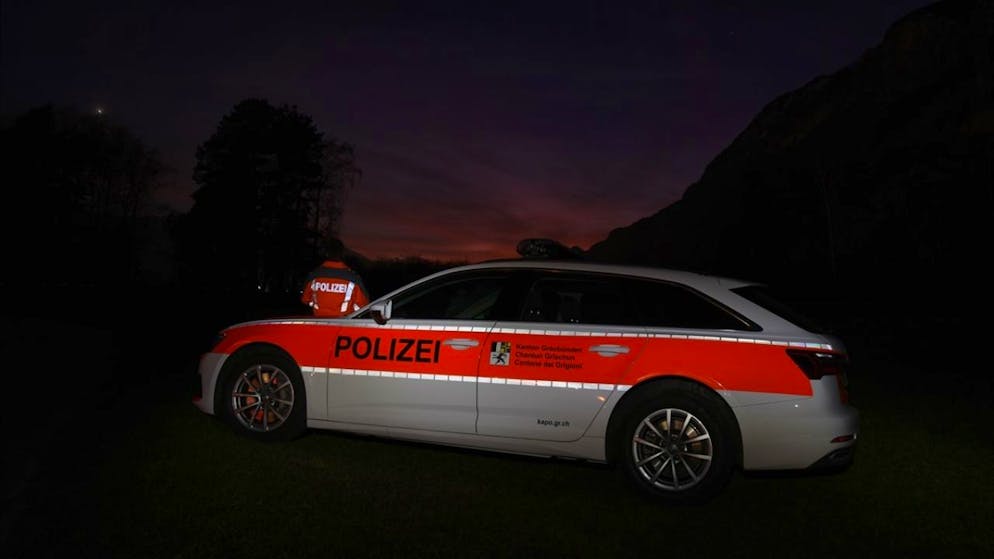 Die Polizei fand am Mittwoch kurz vor Mitternacht zusammen mit anderen Einsatzkräften eine leblose, vermisste Frau. (Symbolbild)