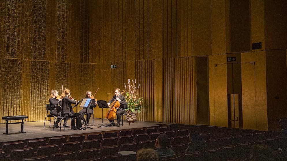 Ein Streichquartett spielt anlässlich der Präsentation des neuen Kammermusiksaals in Vitznau.
